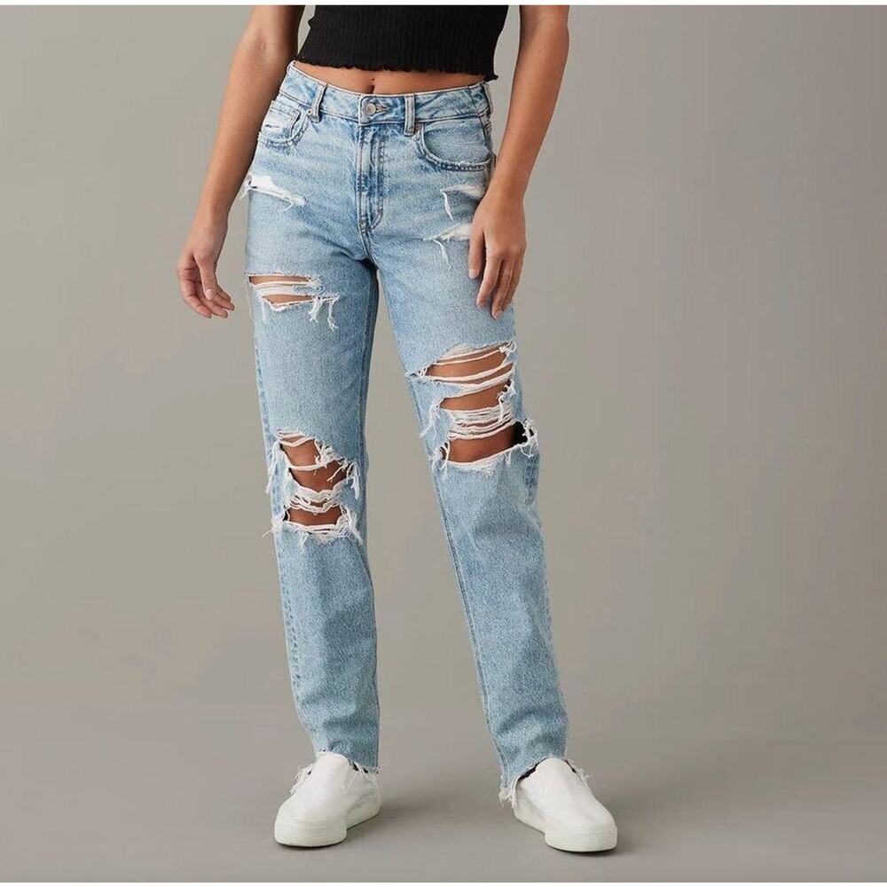 American Eagle Mom Straight Jeans Ripped High Rise Mom Jeans Size 4 Medium Wash